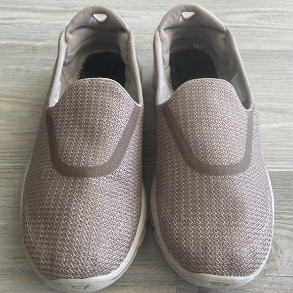 Skechers Shoes Beige Mesh Women's Size 7.5 GO Walk 3 Sporty Slip Ons Sneakers - Picture 1 of 8